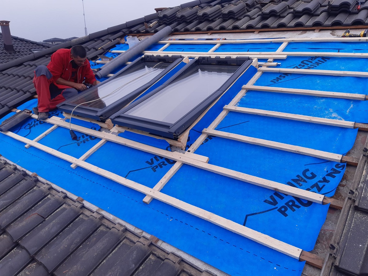 Reparatia foliei anticondens din jurul ferestrelor de mansarda VELUX
